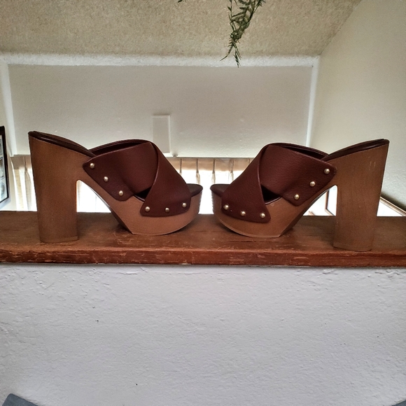 BCBG open toe platform shoes - Picture 2 of 4